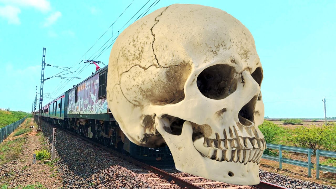 Skeleton Head Funny Train Horror Face Video – Bhutiya Funny Train Video – Funny Ghost Prank Video