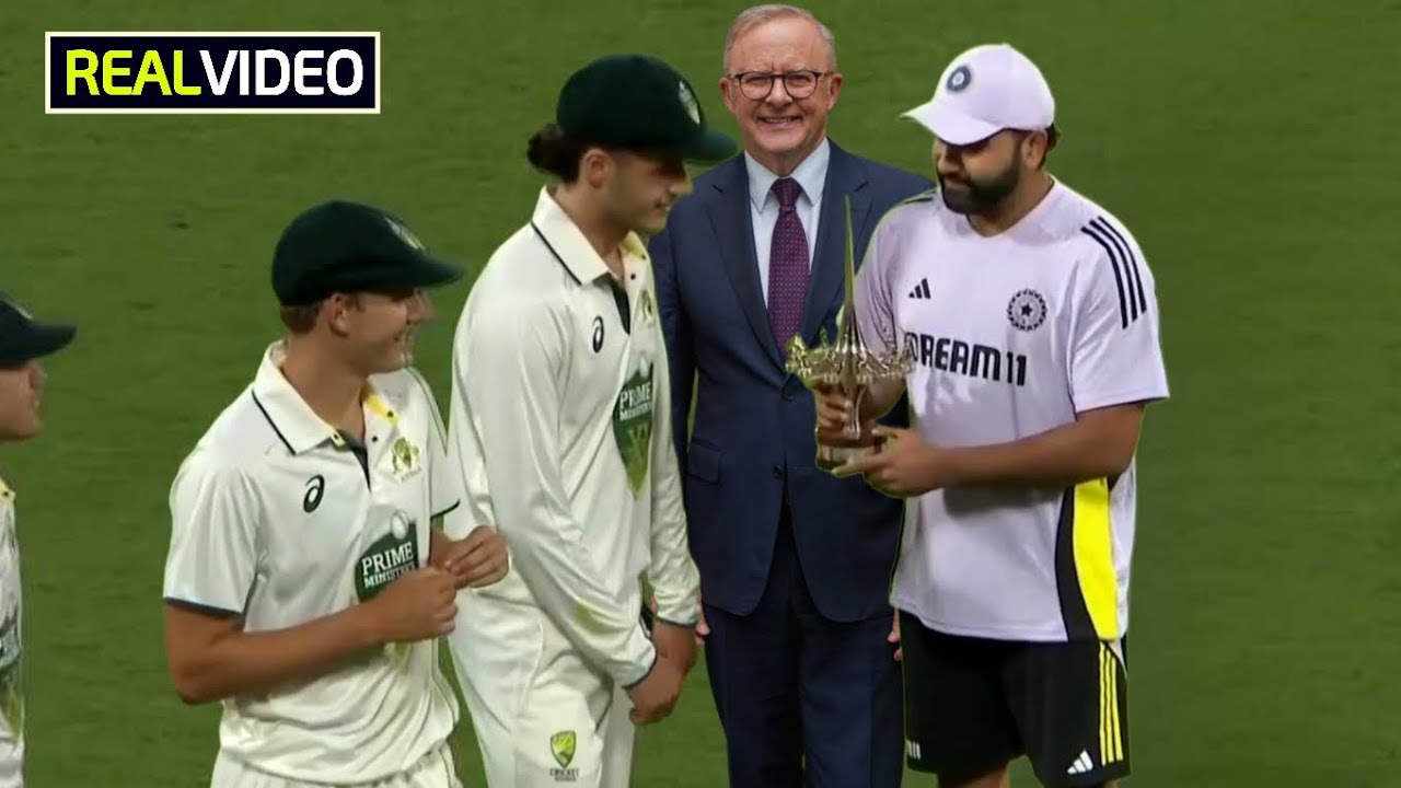 Rohit Sharma Won The Whole Australians’ Heart By Giving His Winning Trophy In PM XI’s Players Hand