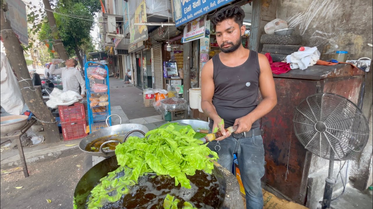 Unusual Green Color Palak Papdi In Surat | Indian Street Food