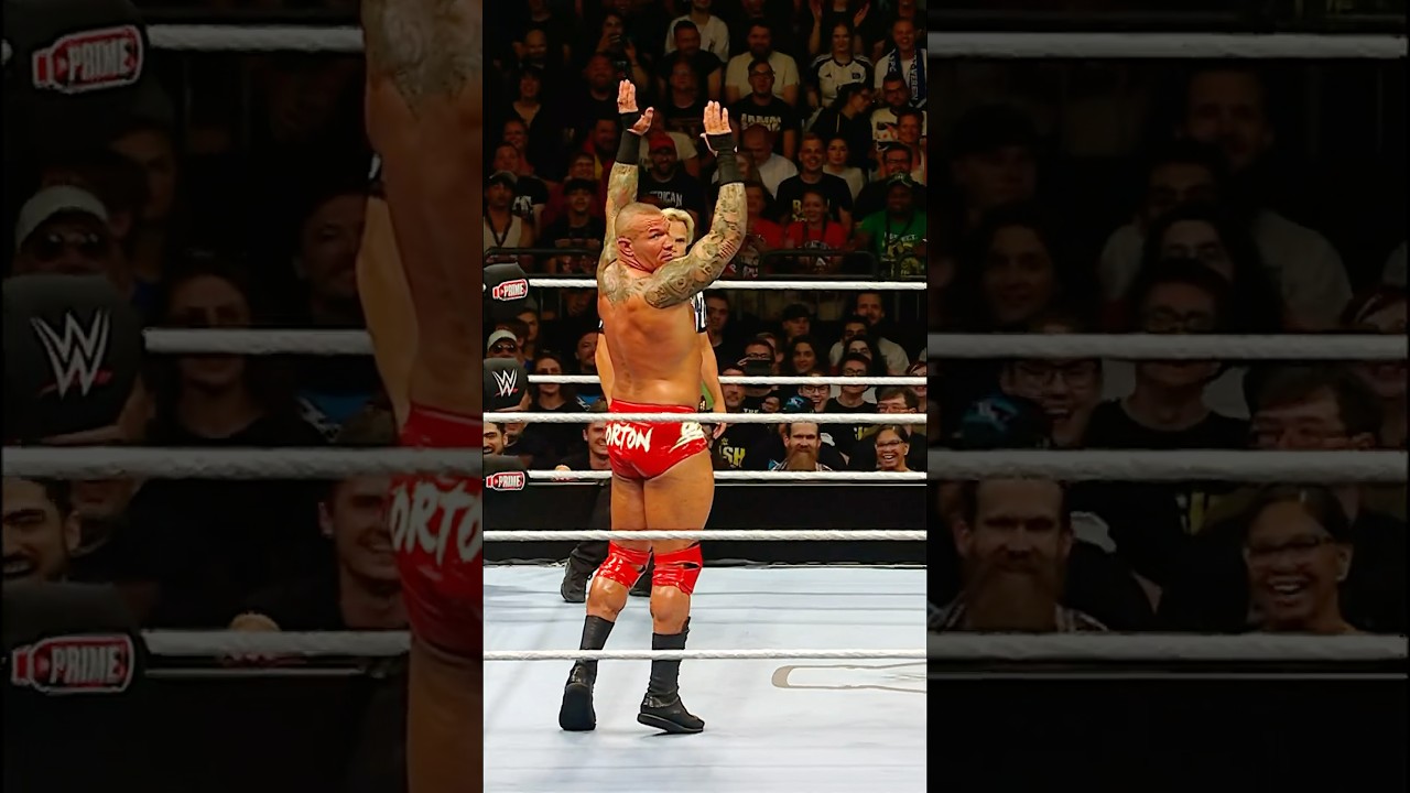 Randy Orton Was Having Fun With The Crowd In Berlin 🌊🙌🇩🇪