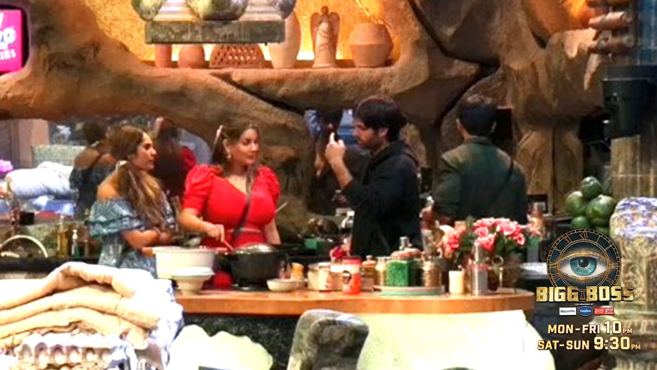 Bigg Boss 18 LIVE: Vivian Ka Phuta Shrutika Par Gussa, Kitchen Se Bahar Nikalne Ki Diya Dhamki