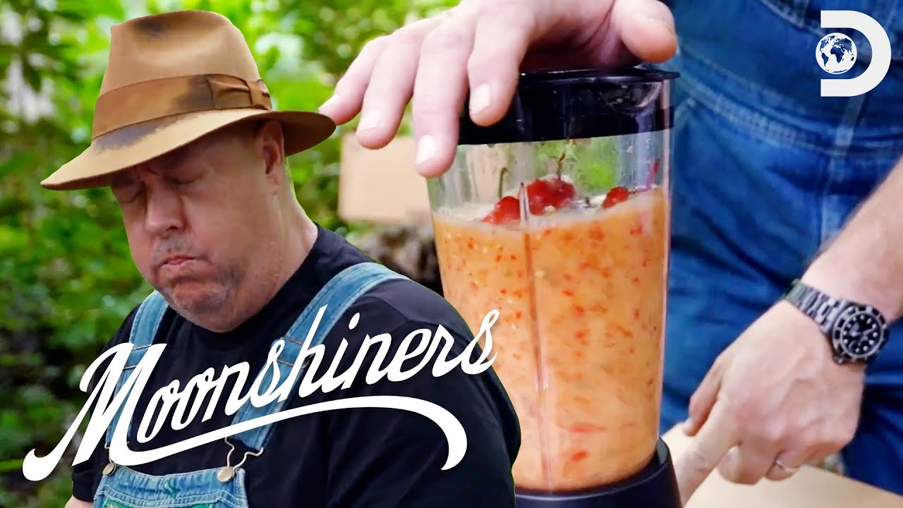 Making SPICY Hot Pepper Liquor With Habaneros 🌶️🌶️ | Moonshiners | Discovery