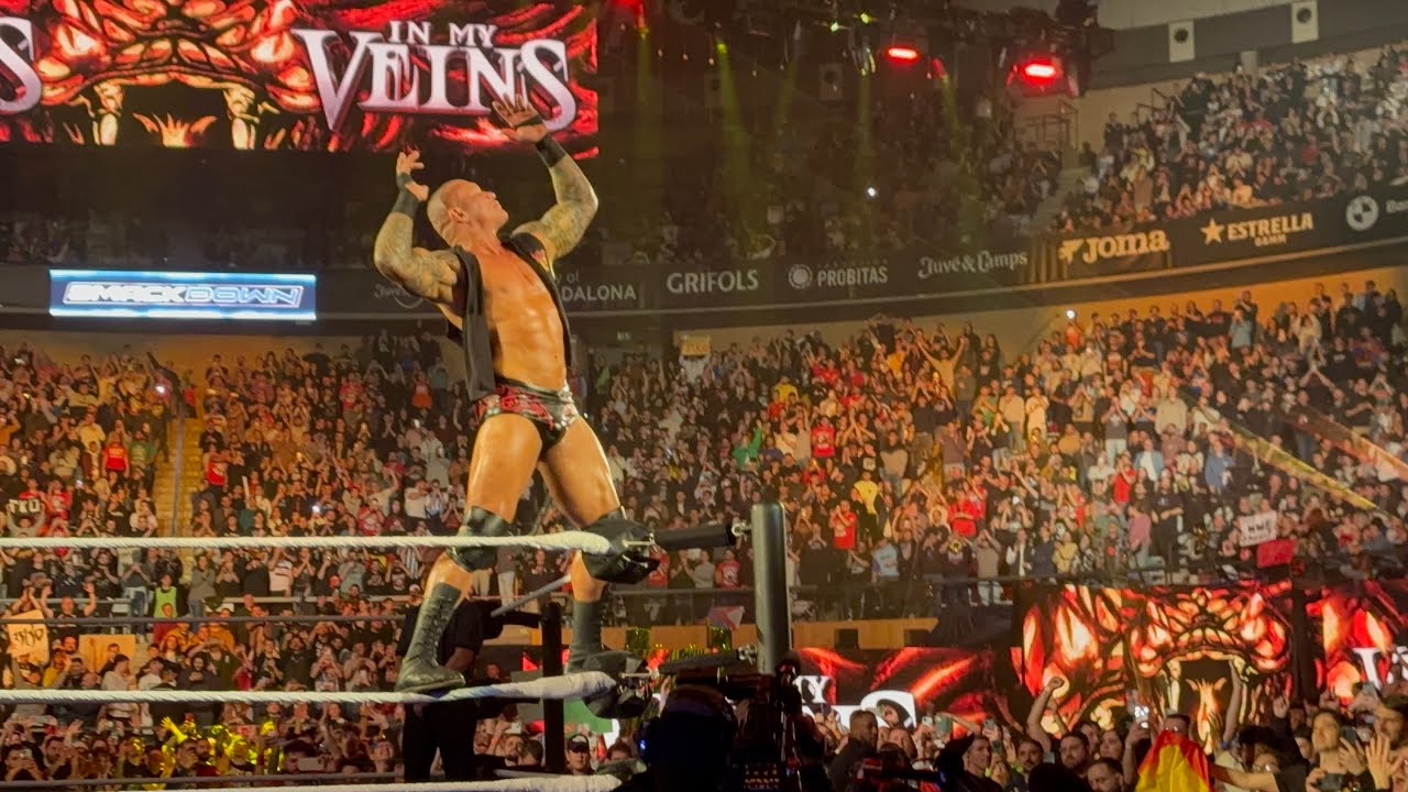RANDY ORTON ENTRANCE WWE SMACKDOWN BARCELONA CROWD SINGS VOICES EUROPEAN TOUR #wwe #smackdown #rko