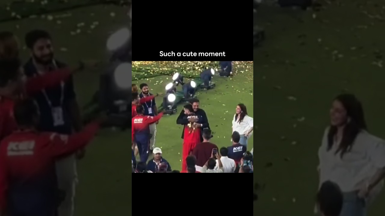 Virat Kohli Huged His Coach 🥺#viratkohli #cricket #cricketshorts #rcb #rcbfans #shorts